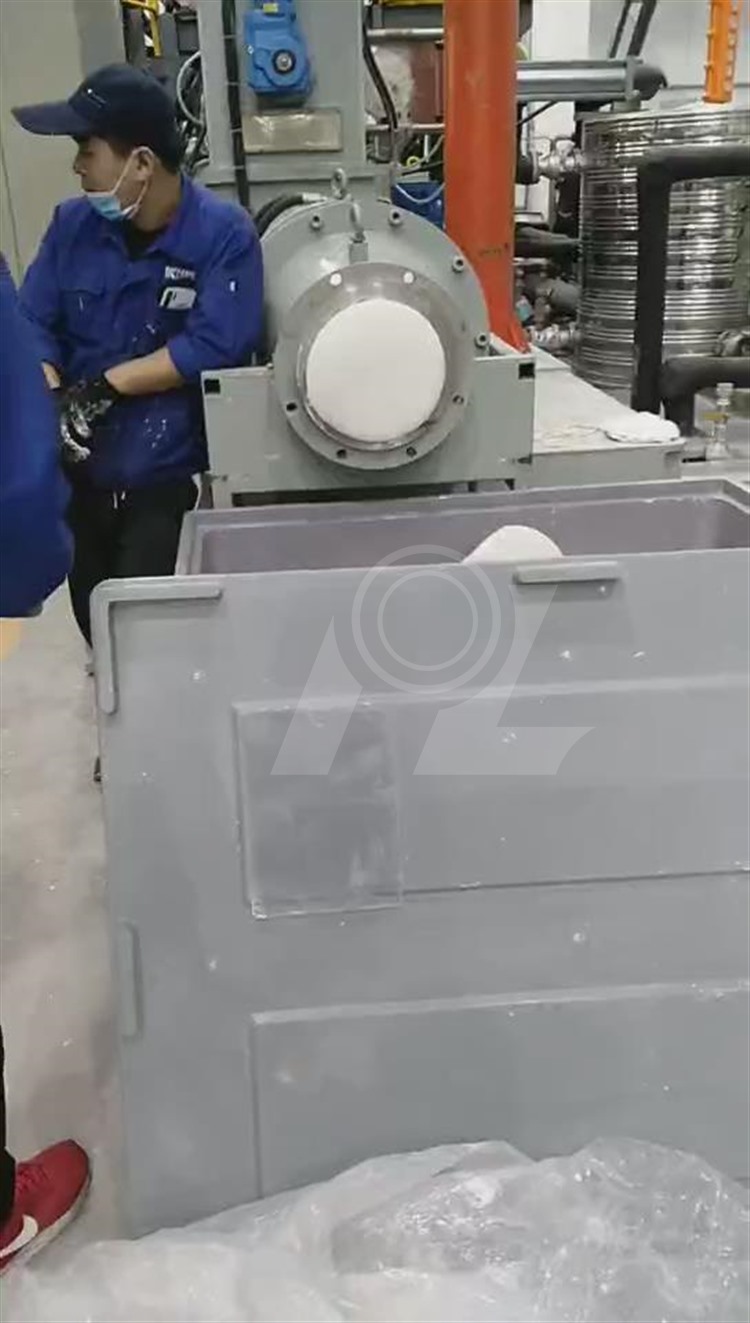 2，上料，捏合精煉